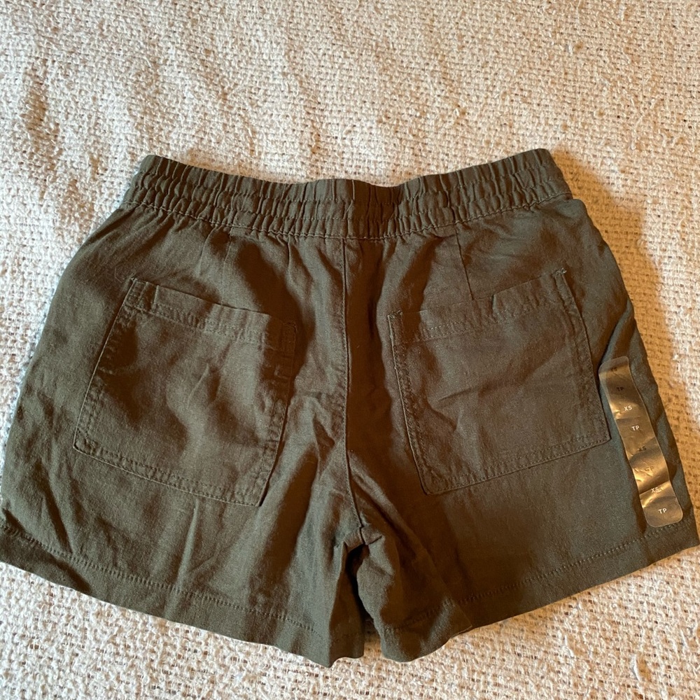 Gap Shorts - Picture 2 of 2